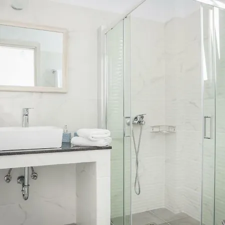Trapezaki Sleeps 6 Pool Air Con Villa