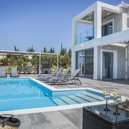 Trapezaki Sleeps 6 Pool Air Con Villa *