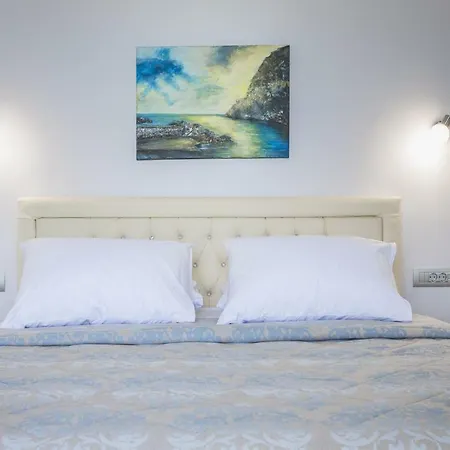 Villa Trapezaki Sleeps 6 Pool Air Con
