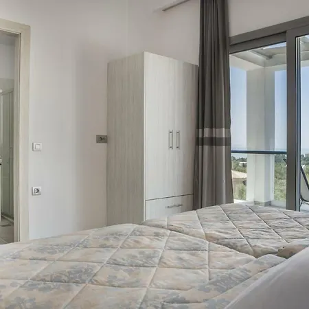 Villa Trapezaki Sleeps 6 Pool Air Con