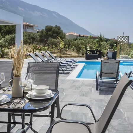 Trapezaki Sleeps 6 Pool Air Con Villa Trapezaki (Kefalonia)