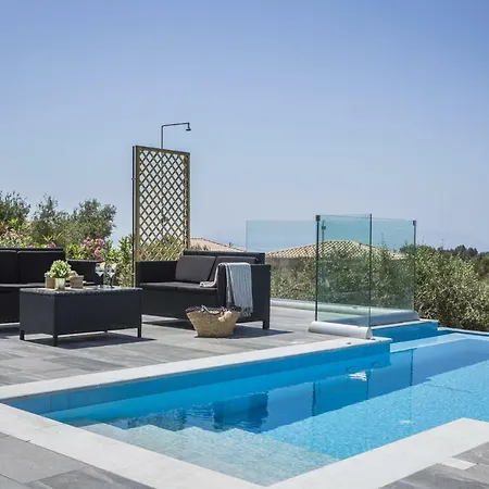 Villa Trapezaki Sleeps 6 Pool Air Con