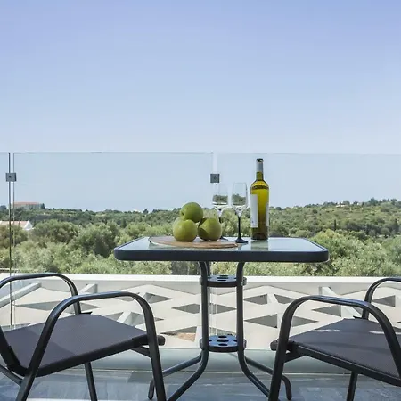 Trapezaki Sleeps 6 Pool Air Con
