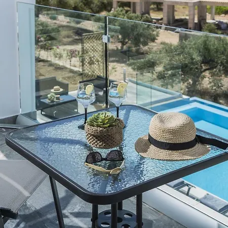 Trapezaki Sleeps 6 Pool Air Con